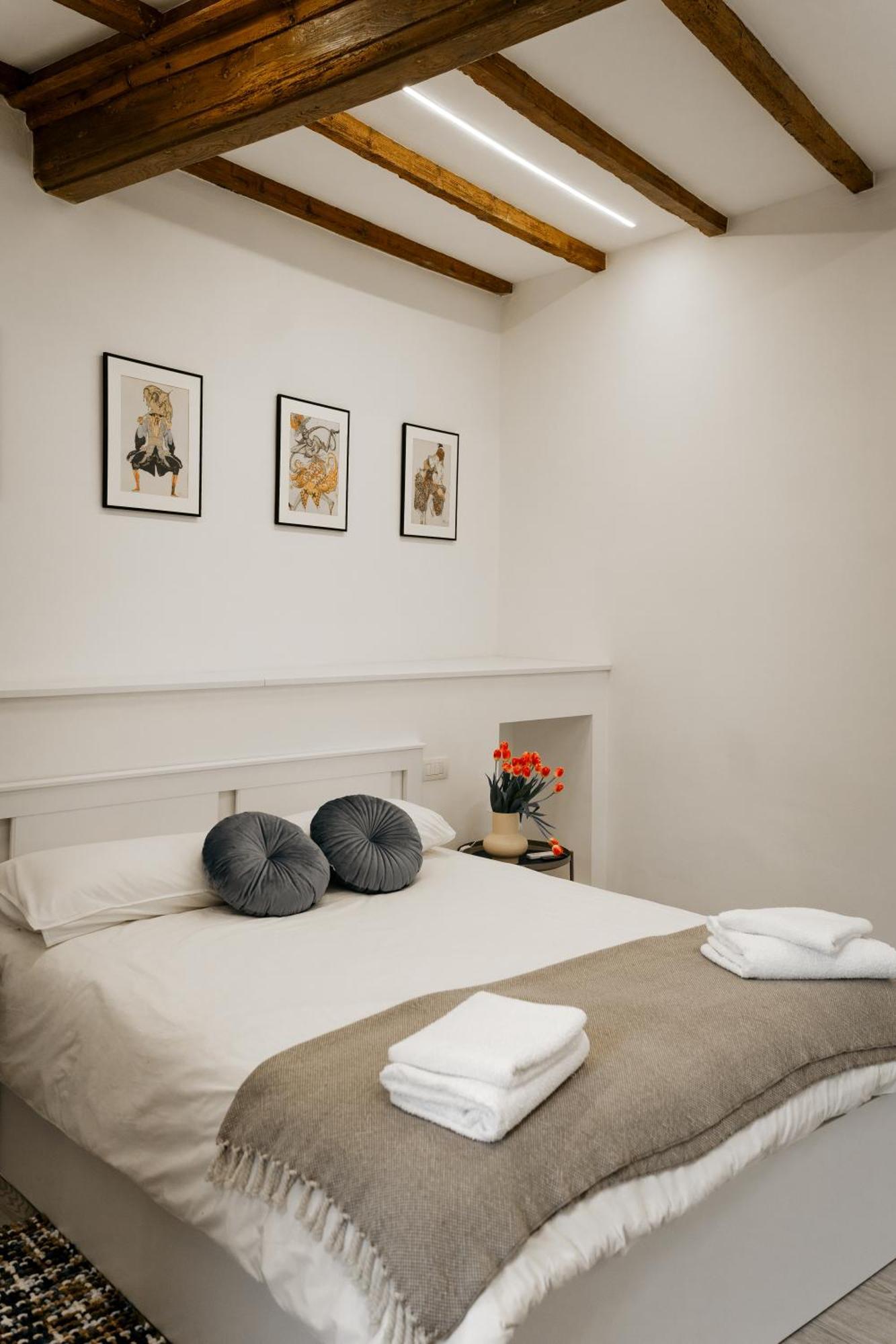 Belvedere 237b Lakeview Luxury Apartment *